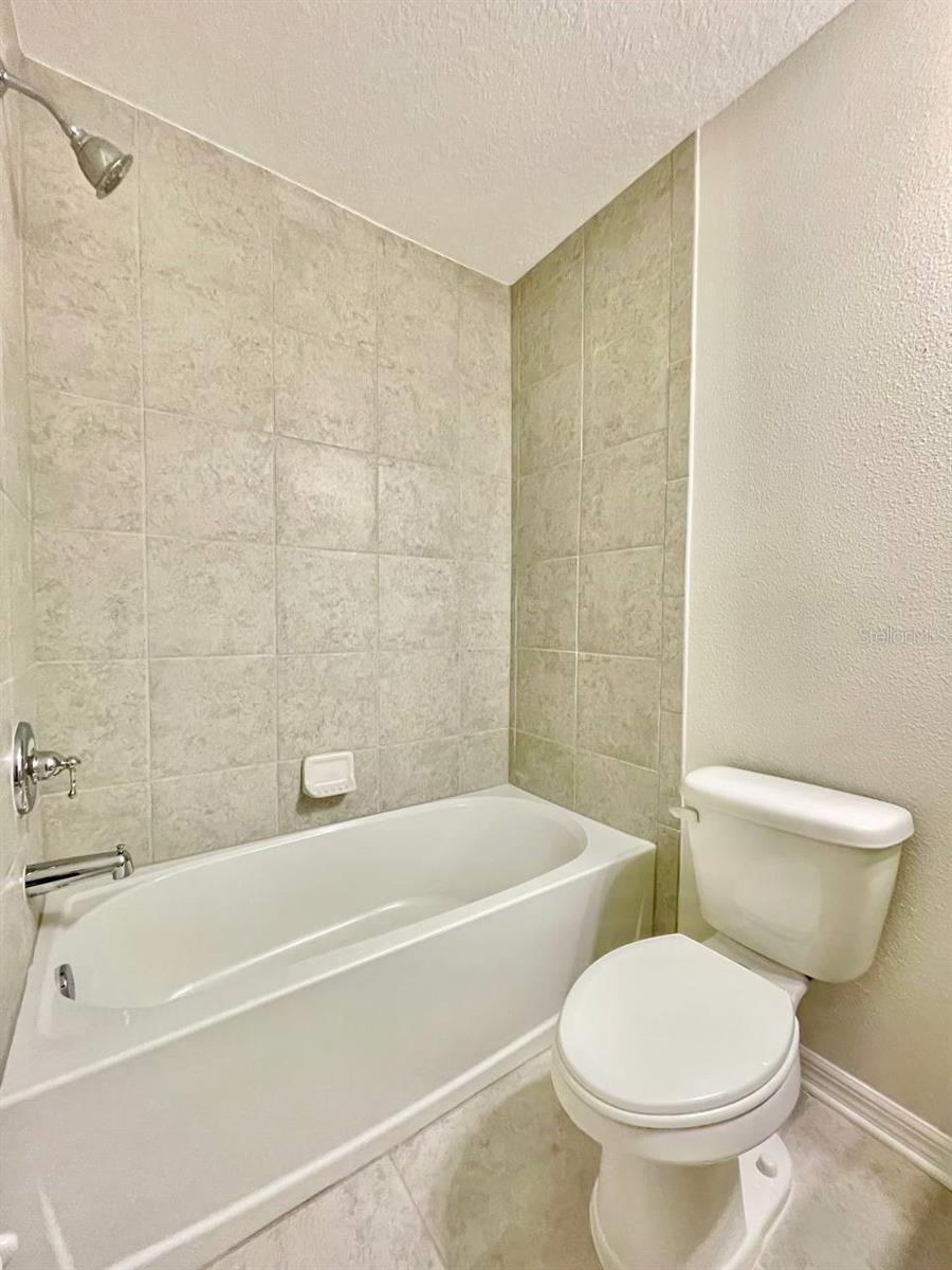 CALUSA CREEK TOWNHOMES - Residential Lease