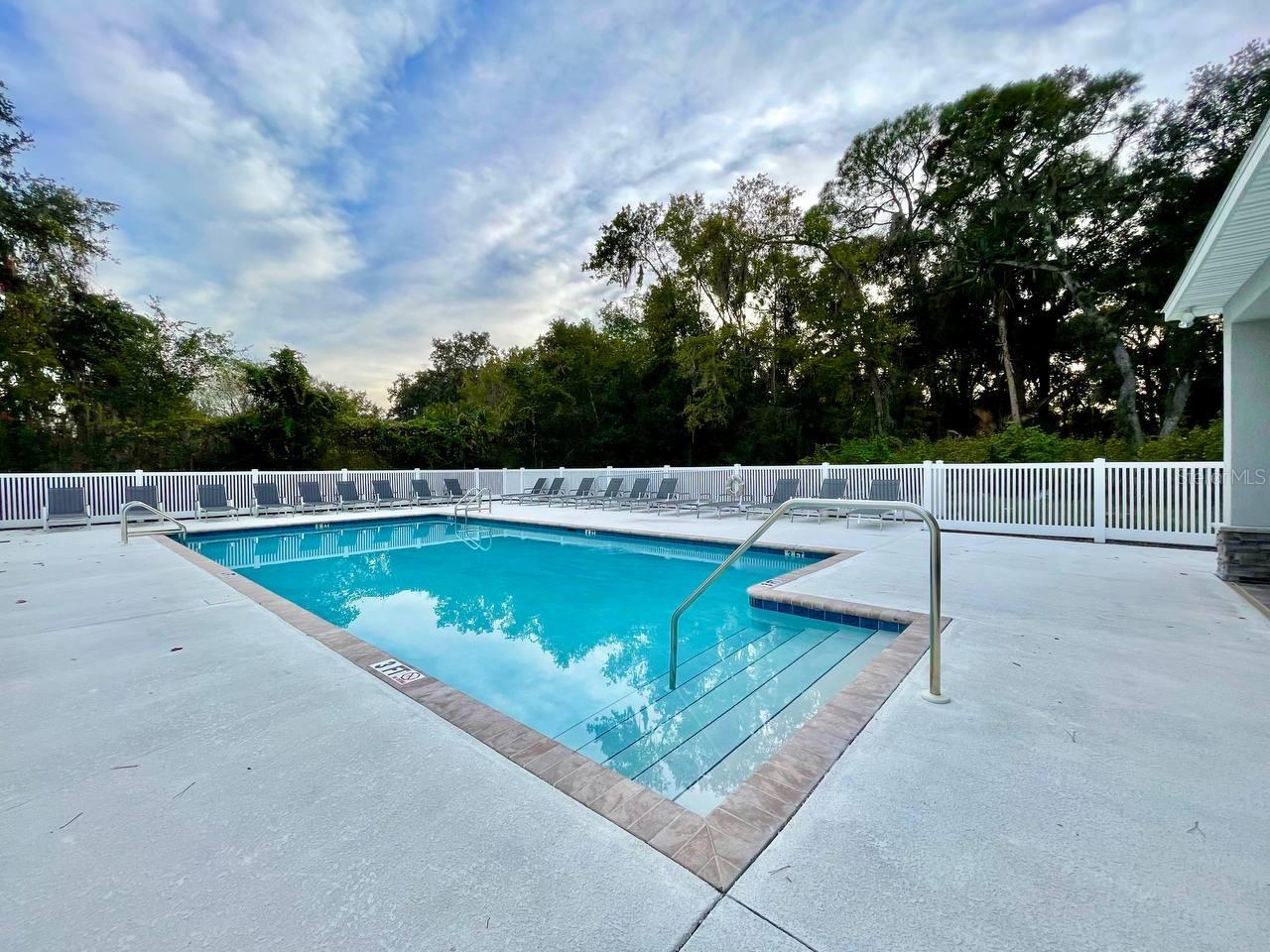 CALUSA CREEK TOWNHOMES - Residential Lease