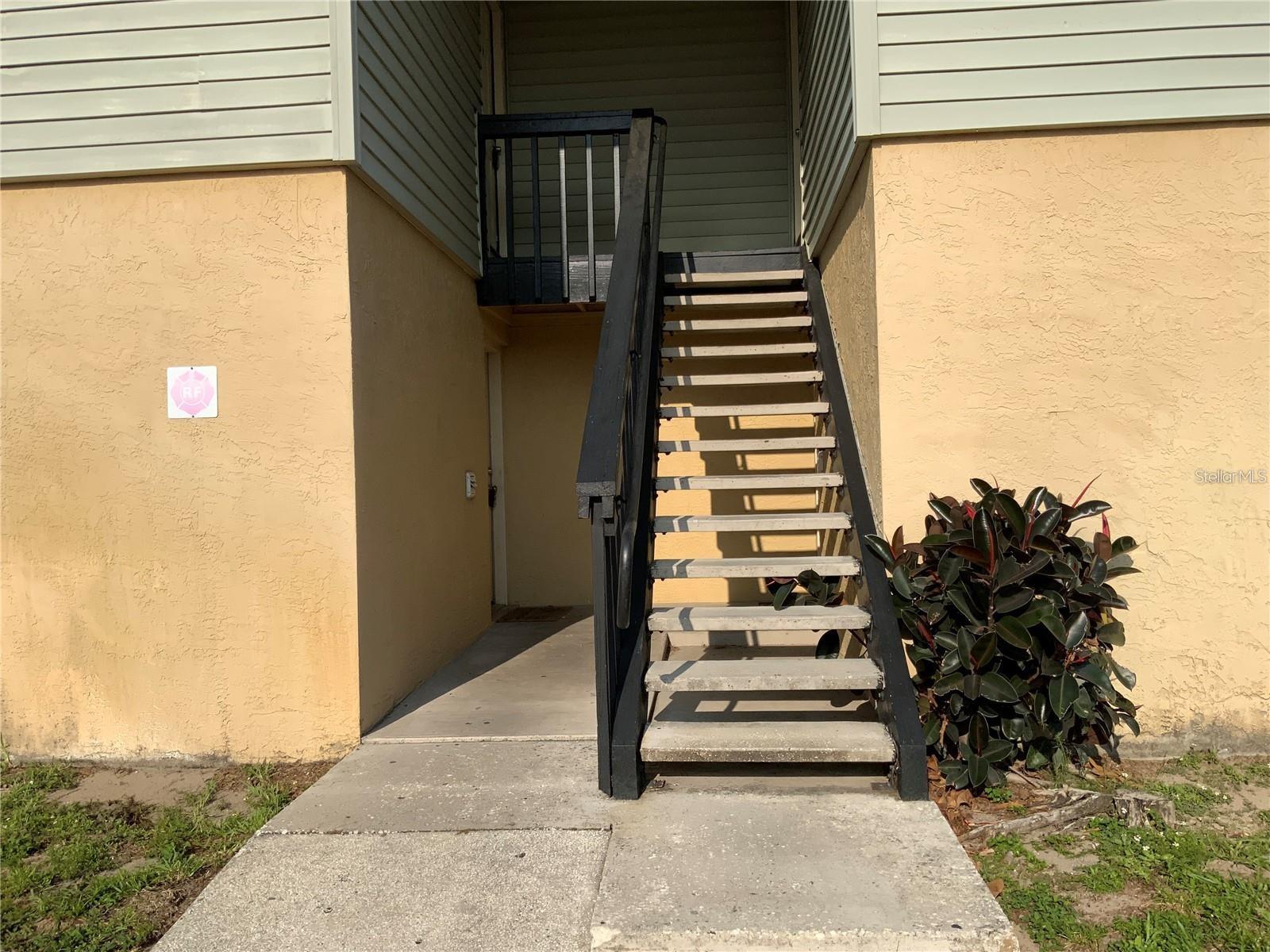Two Bedrooms / 2 Bath Condo in a Gated Community, with two Pools, Fitness Center, Tennis courts, Volleyball Court, Mature Landscape, and Playground in the Heart of Brandon. Close to Restaurants & Shopping.