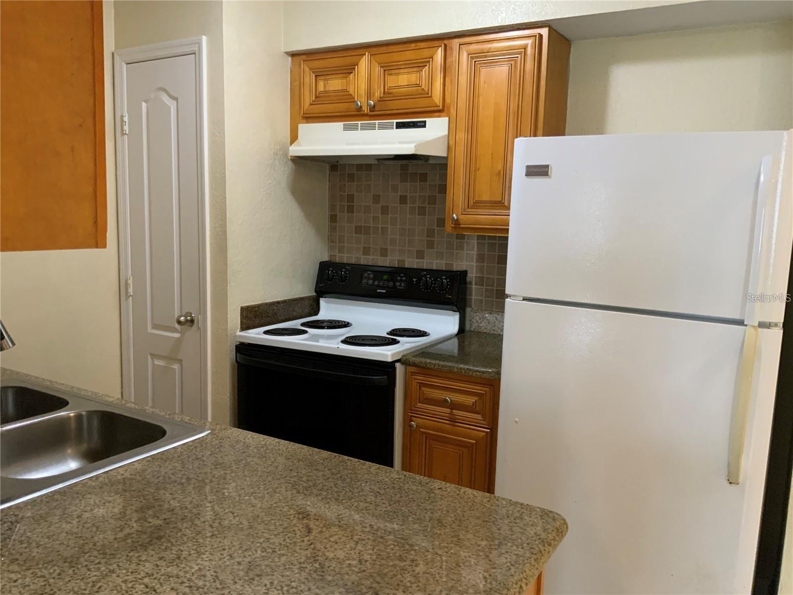THE HAMPTONS AT BRANDON A CONDO - Residential Lease