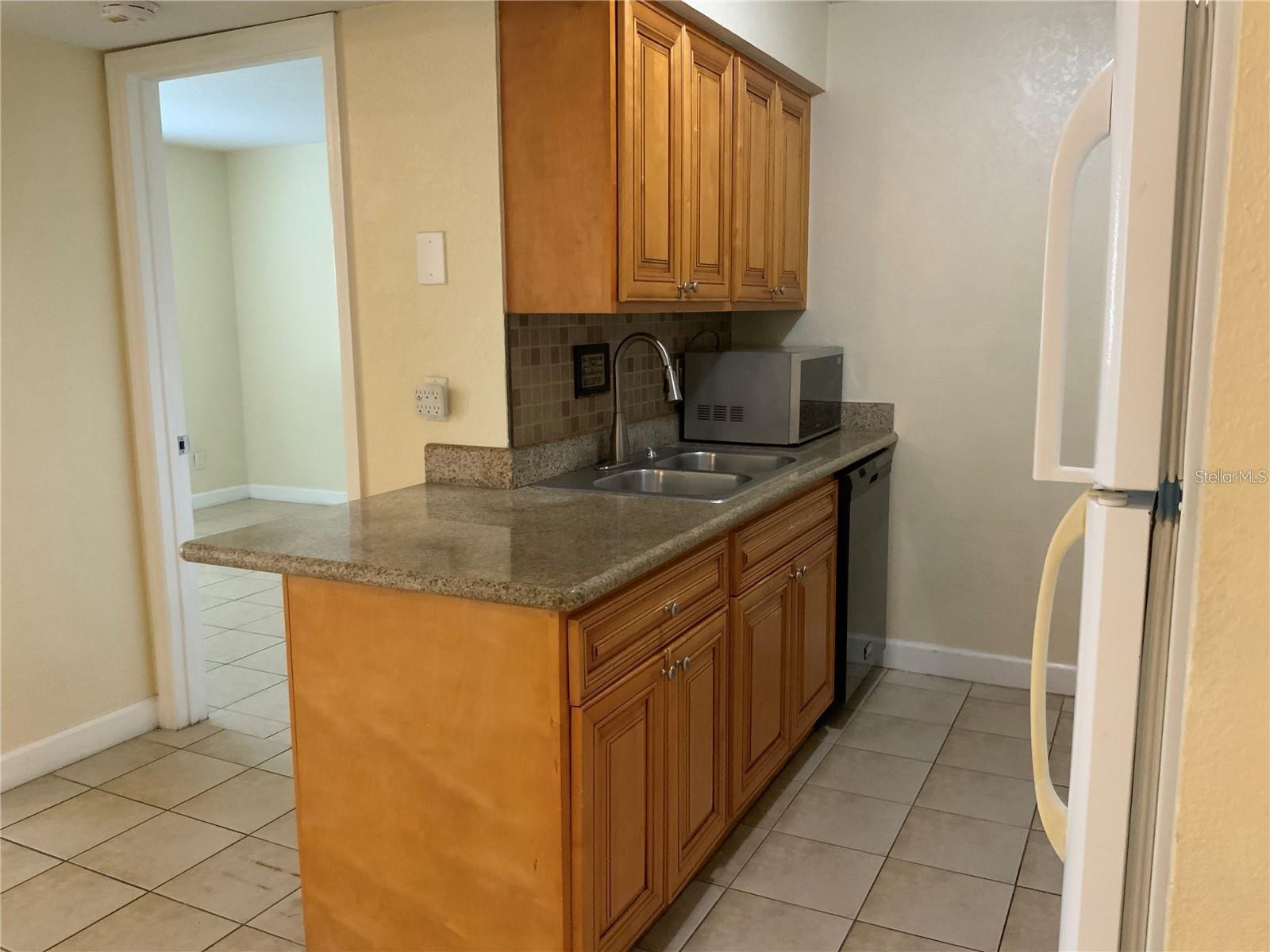 THE HAMPTONS AT BRANDON A CONDO - Residential Lease