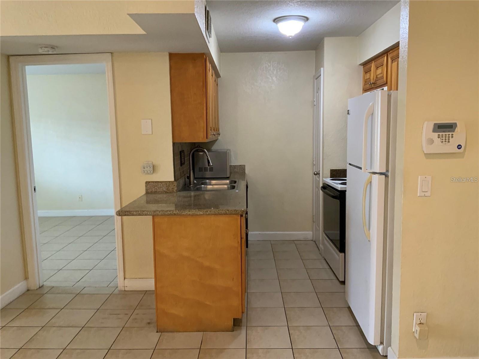 THE HAMPTONS AT BRANDON A CONDO - Residential Lease