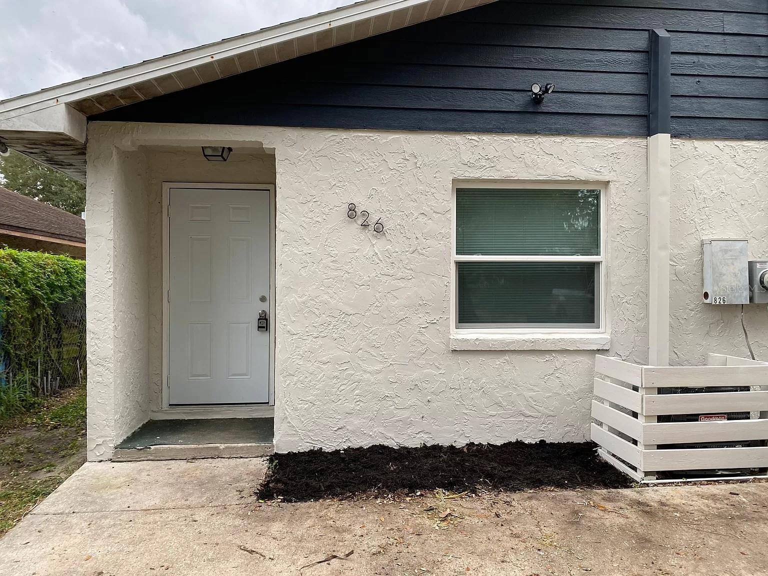 Newly renovated 2/1 townhome with a huge private backyard. Brand new kitchen, bathrooms, flooring. In-unit laundry, dishwasher, garbage disposal.

Please familiarize yourself with the area before requesting a showing.
