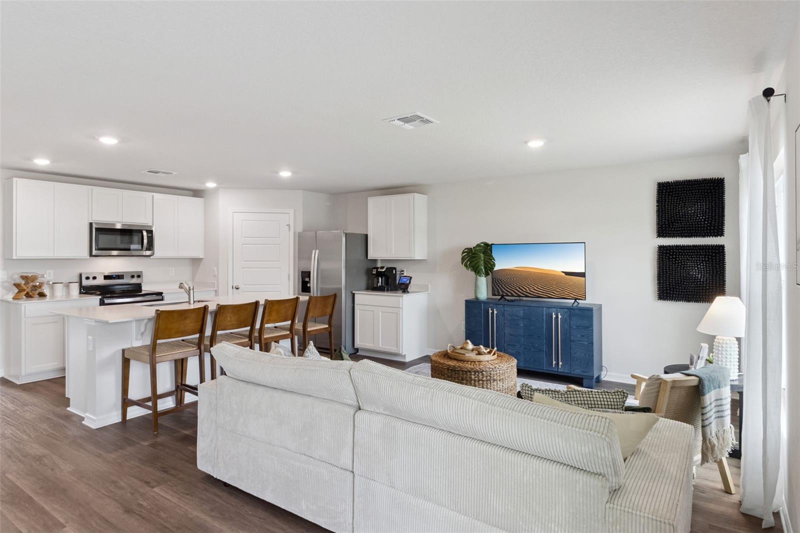 MAGNOLIA POINTE - Residential