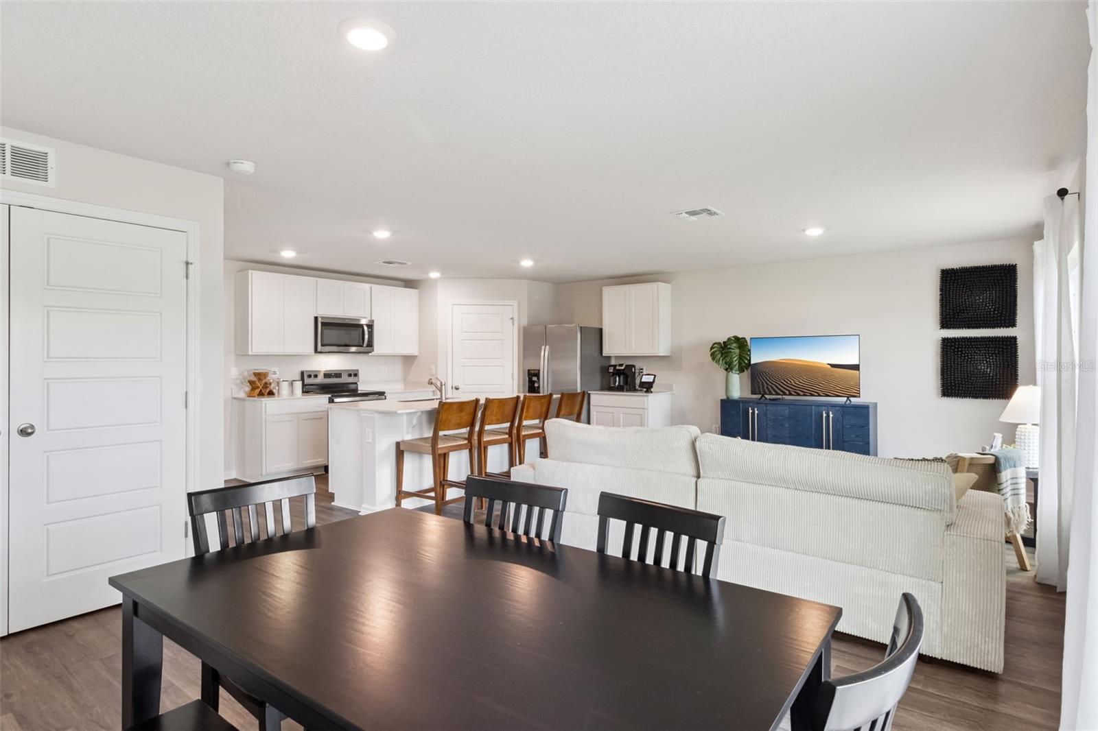 MAGNOLIA POINTE - Residential