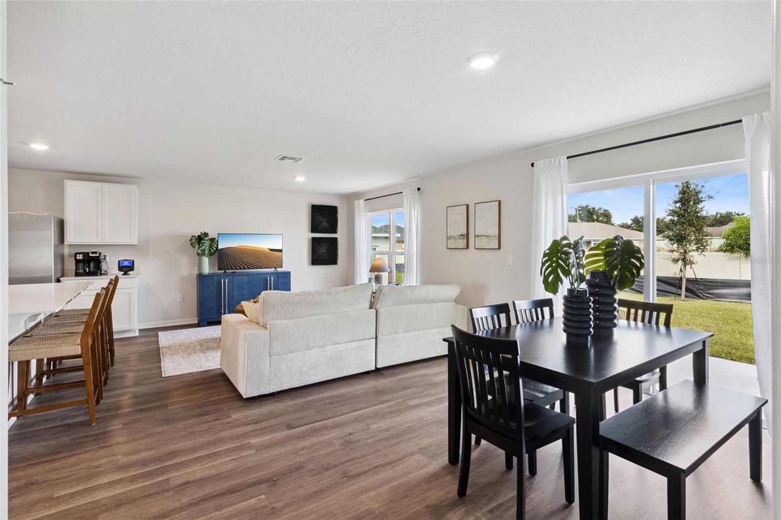 MAGNOLIA POINTE - Residential