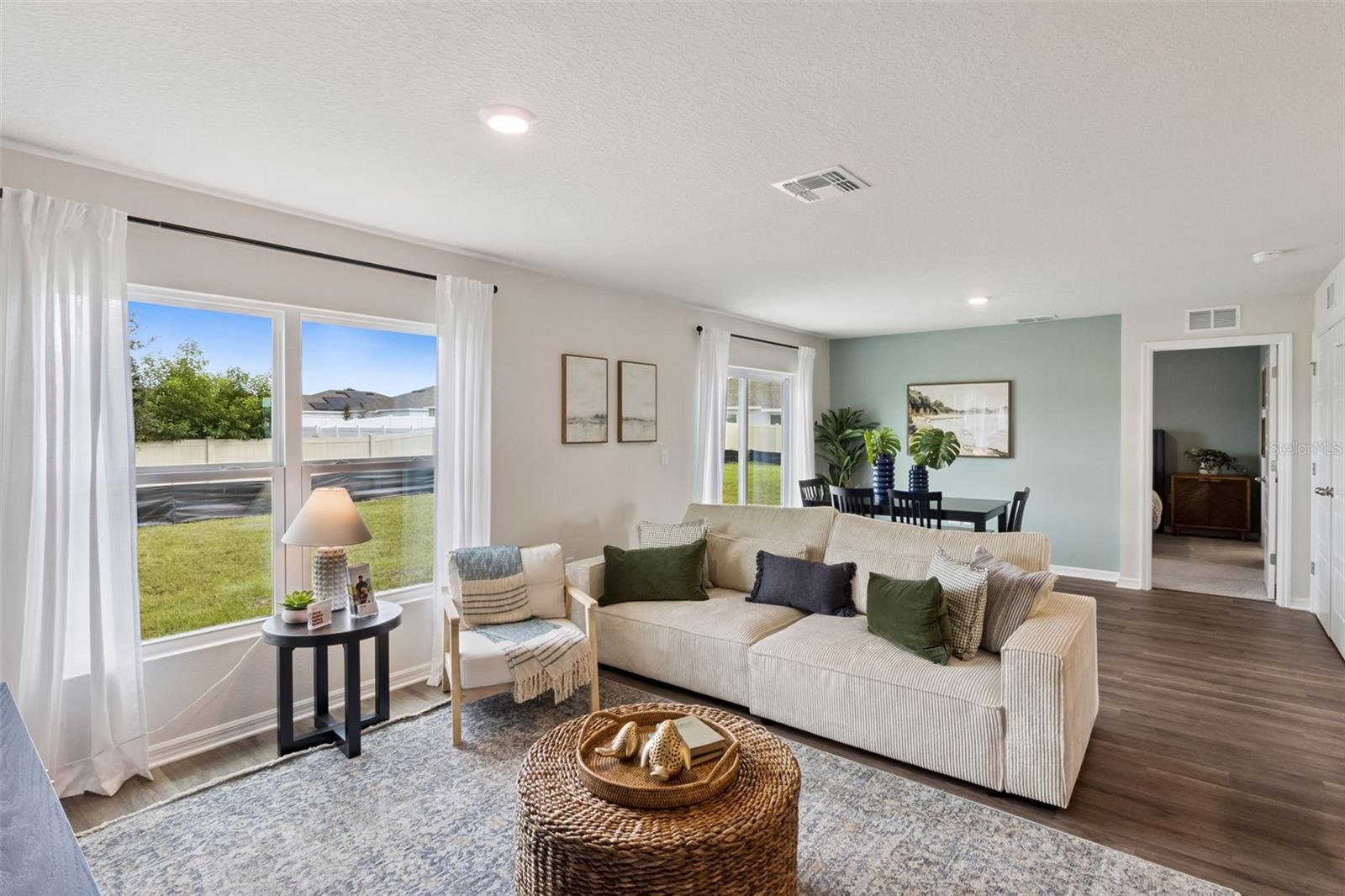 MAGNOLIA POINTE - Residential