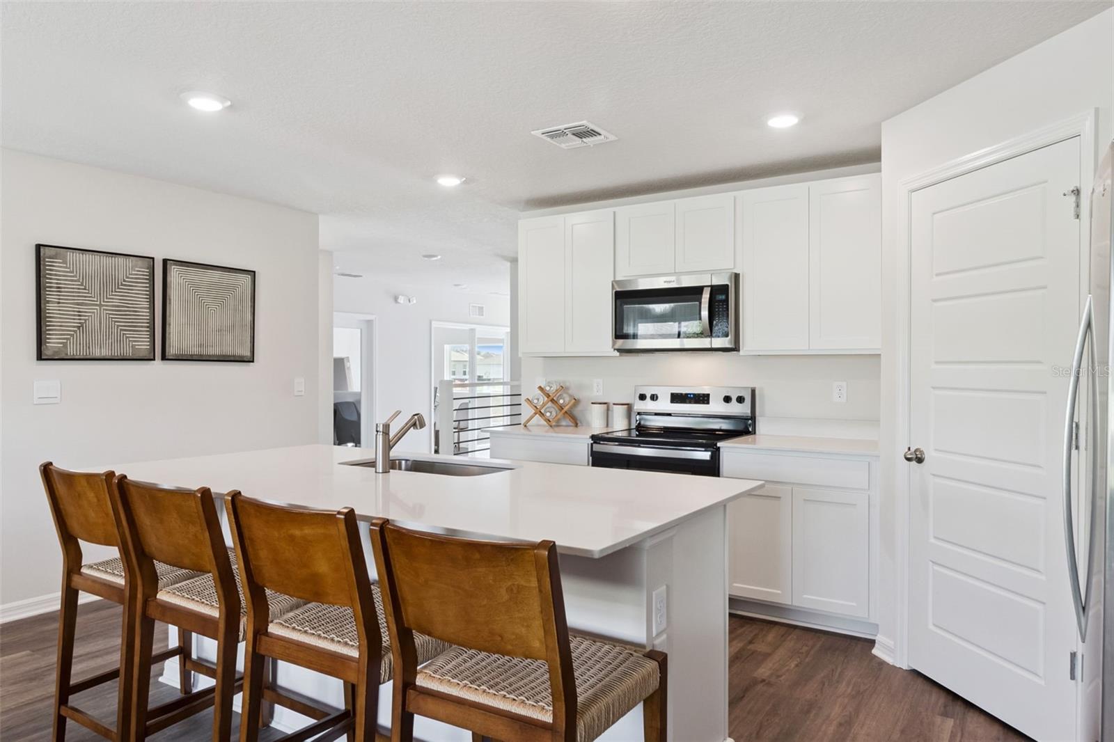 MAGNOLIA POINTE - Residential