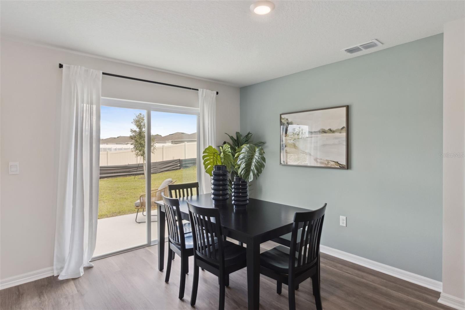 MAGNOLIA POINTE - Residential