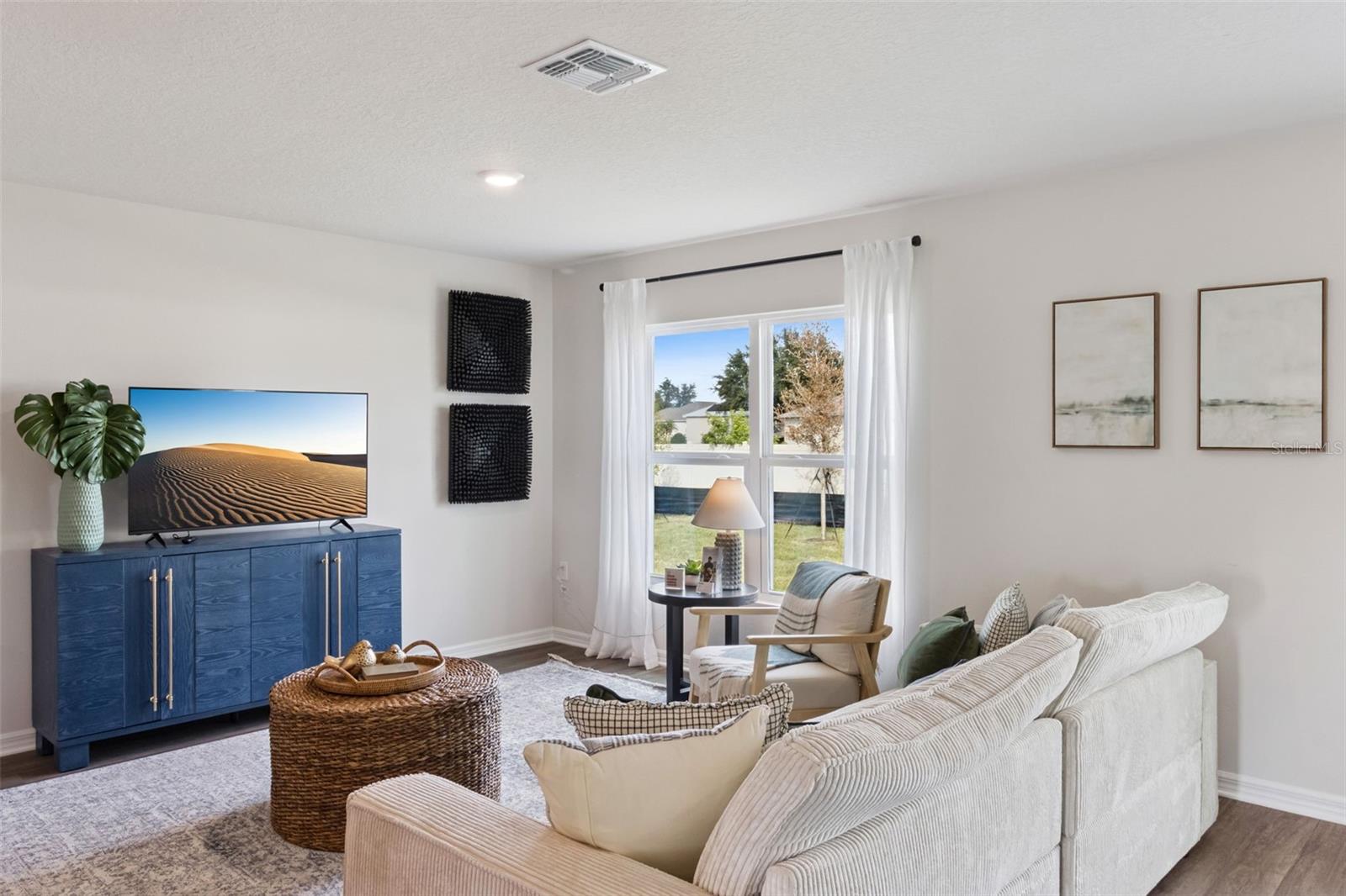 MAGNOLIA POINTE - Residential