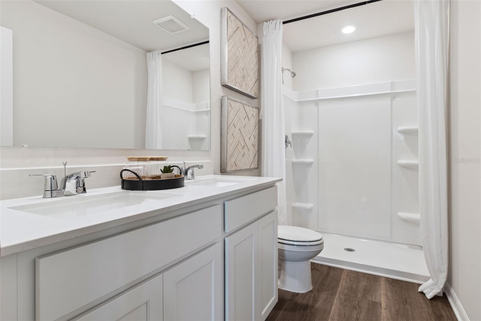 MAGNOLIA POINTE - Residential