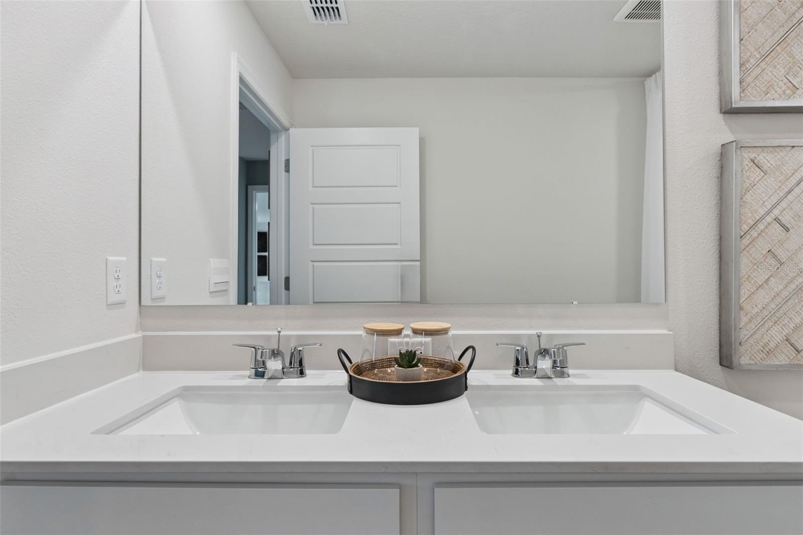 MAGNOLIA POINTE - Residential