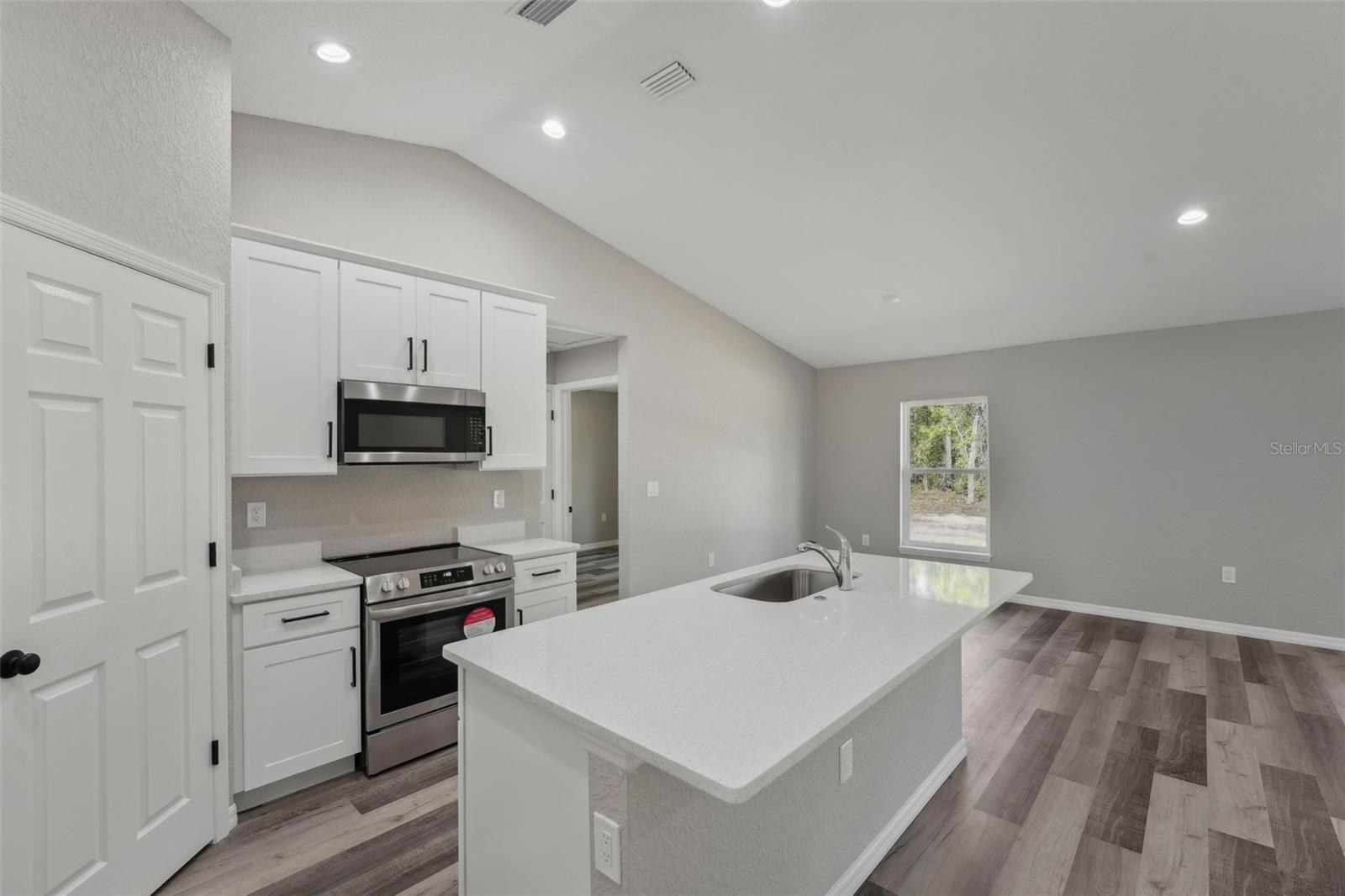 ROYAL HIGHLANDS - Residential