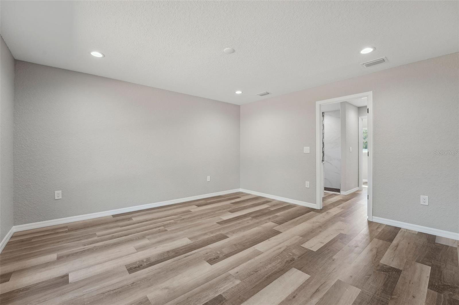 ROYAL HIGHLANDS - Residential