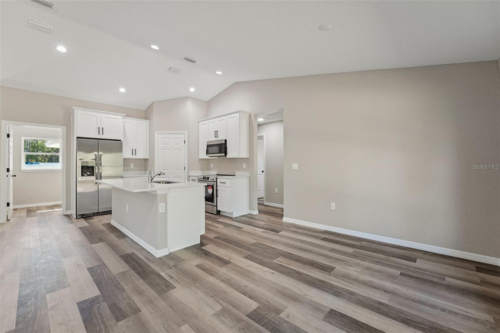 ROYAL HIGHLANDS - Residential
