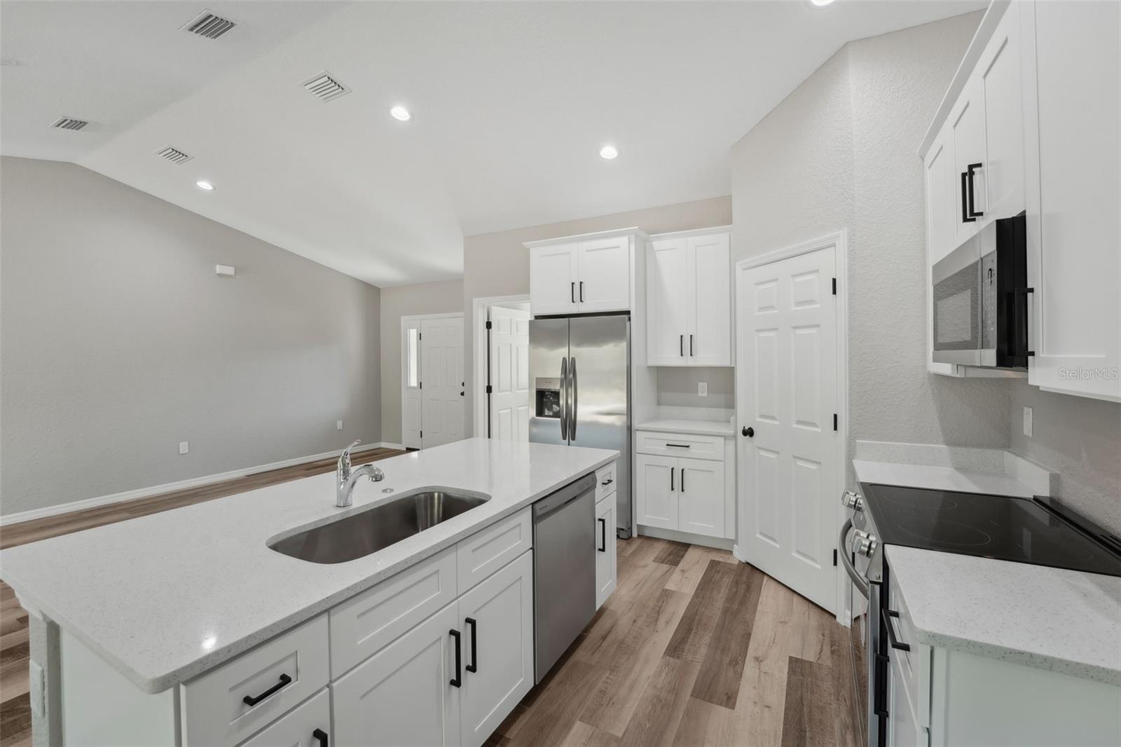 ROYAL HIGHLANDS - Residential