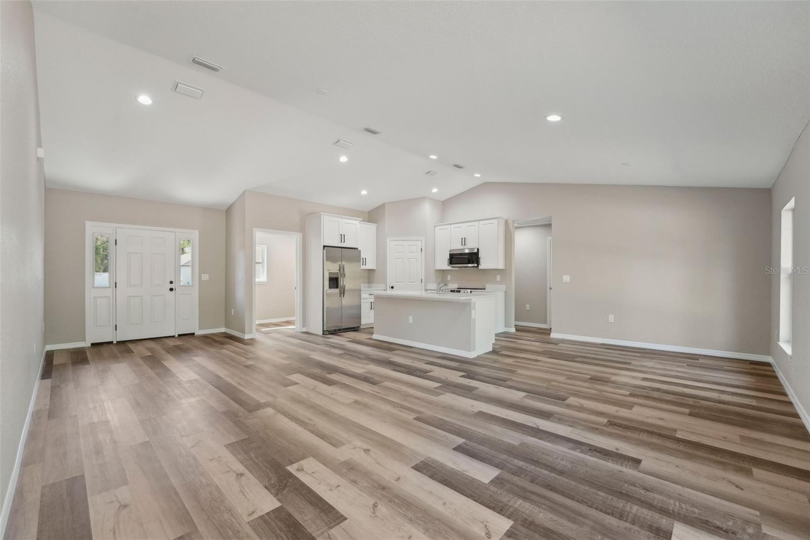 ROYAL HIGHLANDS - Residential