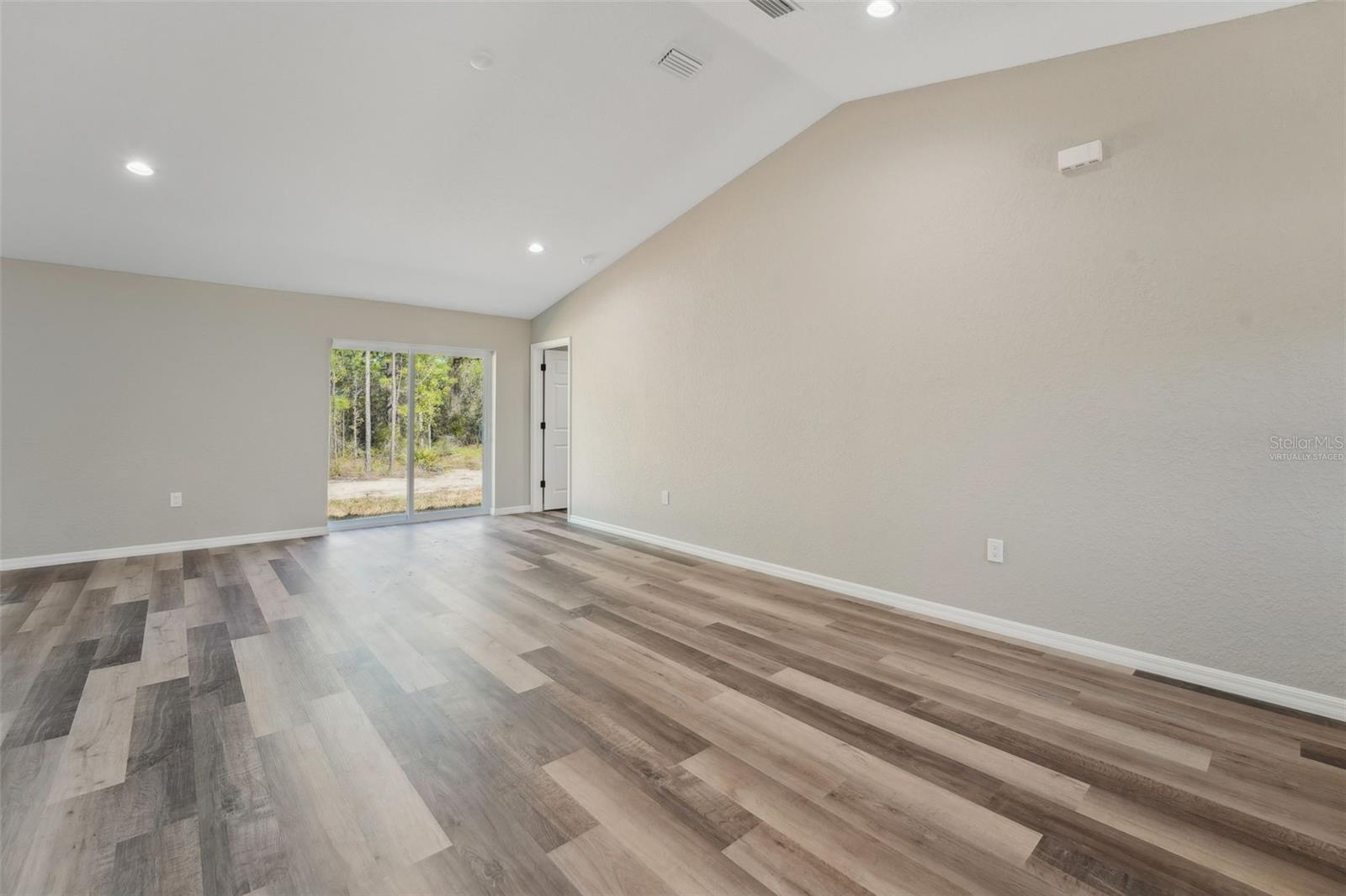 ROYAL HIGHLANDS - Residential