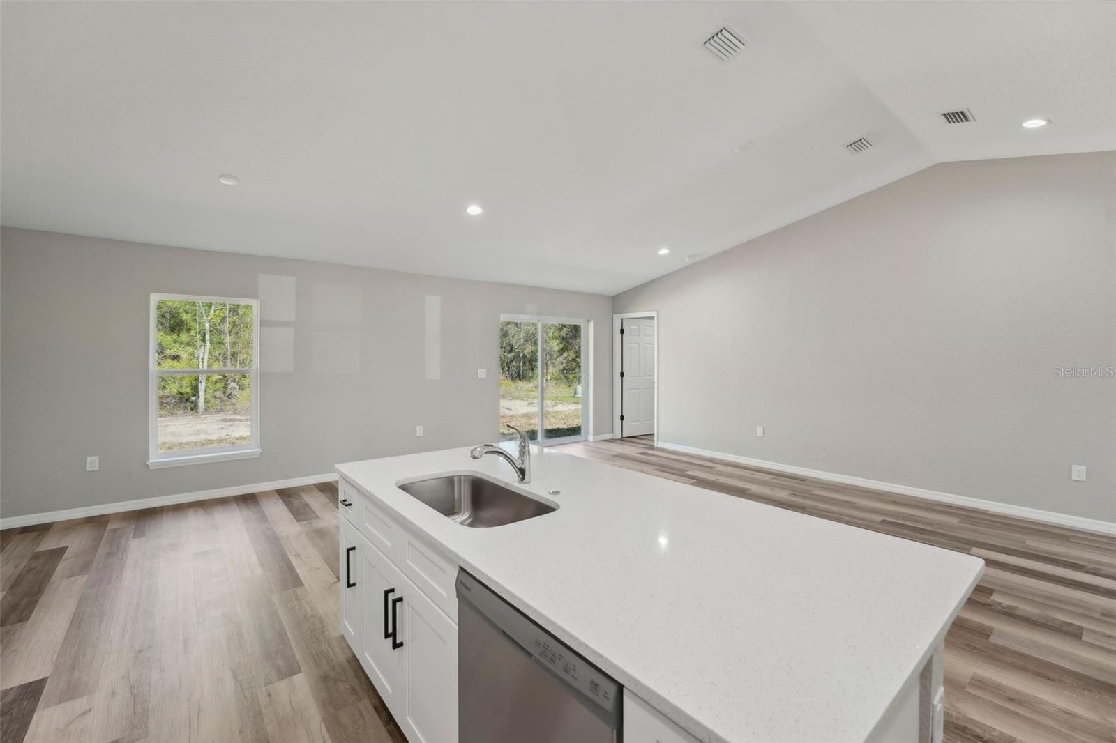 ROYAL HIGHLANDS - Residential