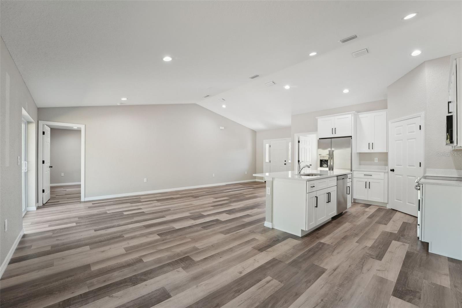 ROYAL HIGHLANDS - Residential