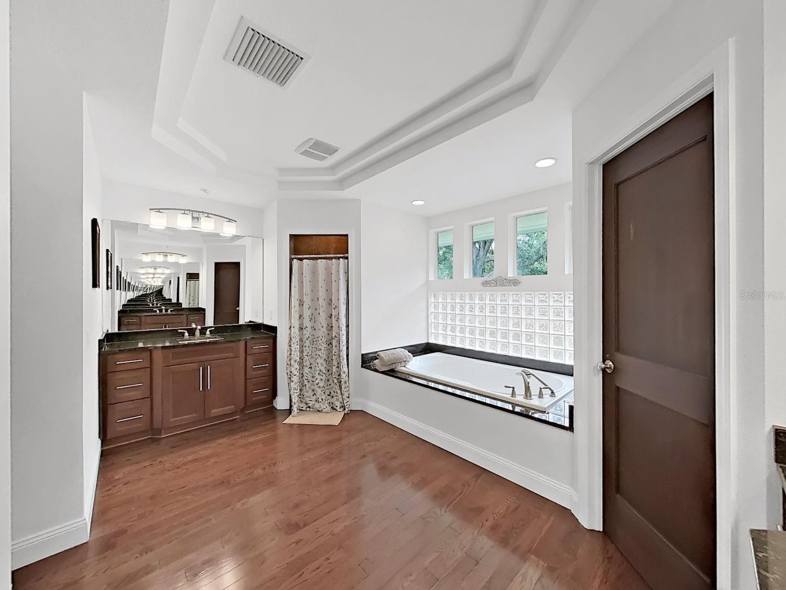 SCANLON COUNTRY ESTATES - Residential