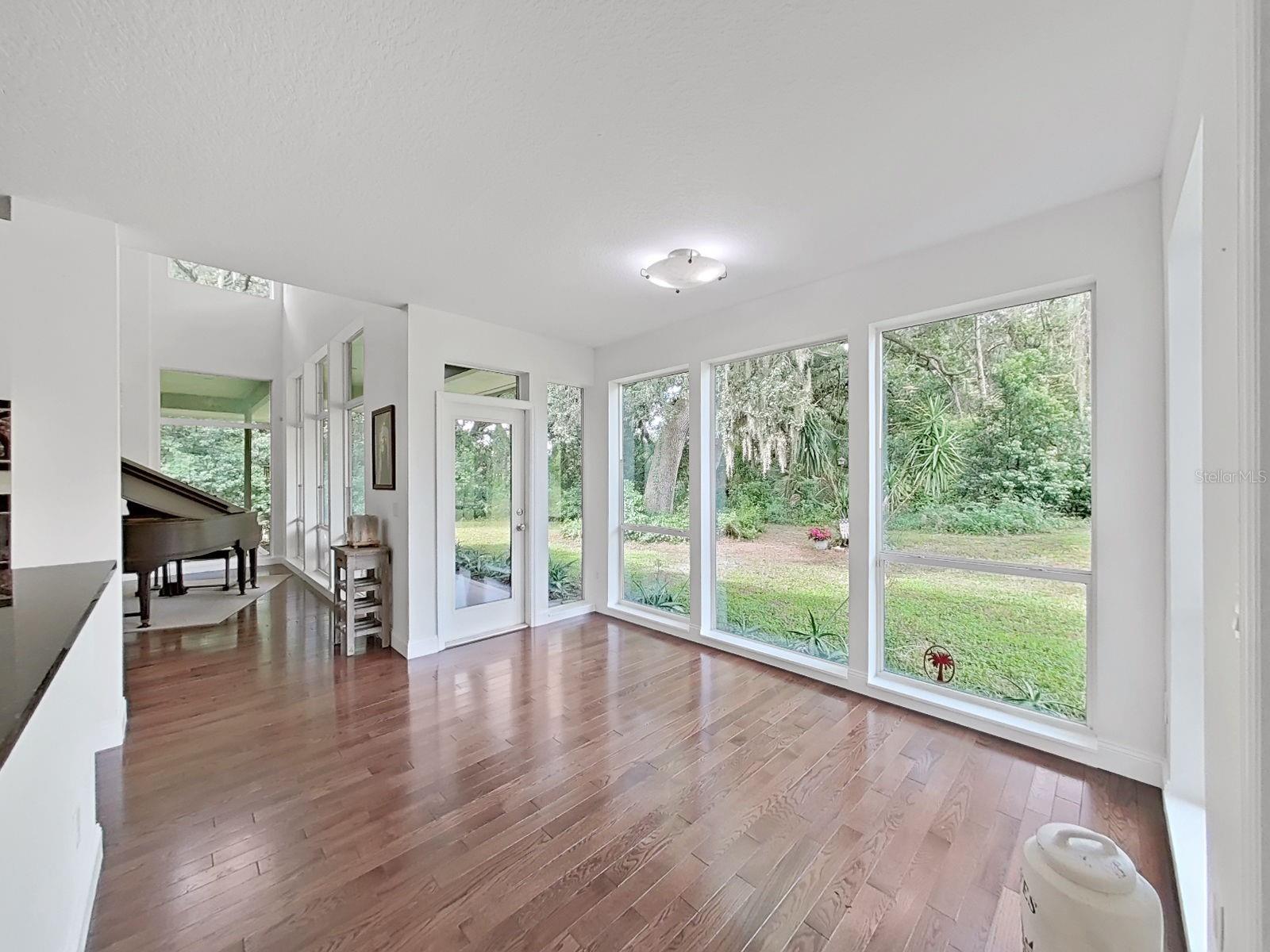SCANLON COUNTRY ESTATES - Residential