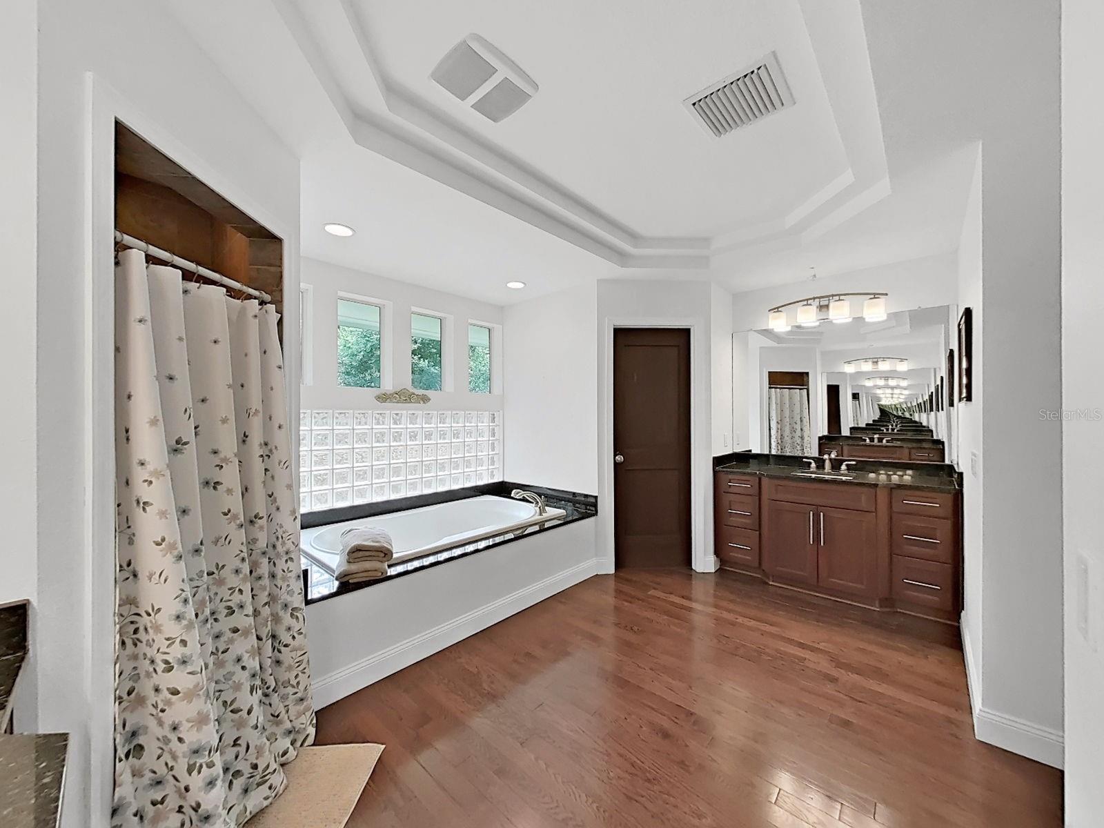 SCANLON COUNTRY ESTATES - Residential
