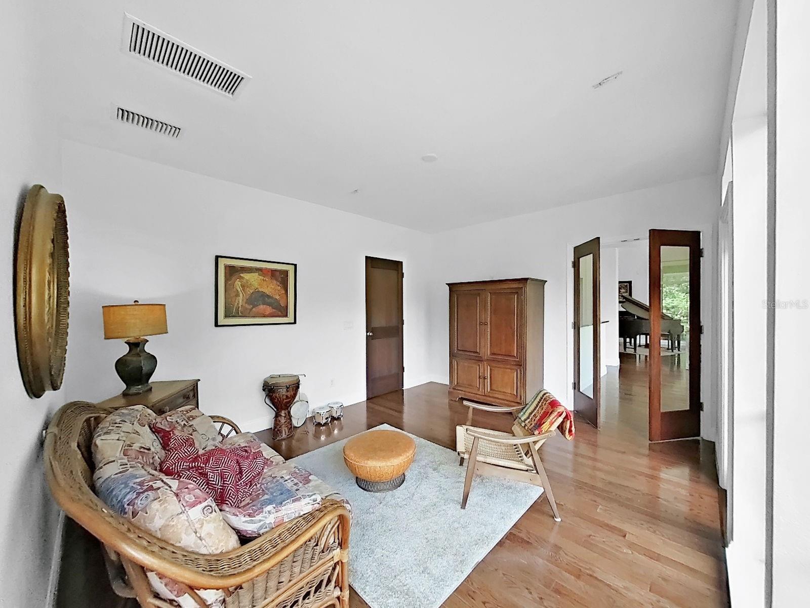 SCANLON COUNTRY ESTATES - Residential