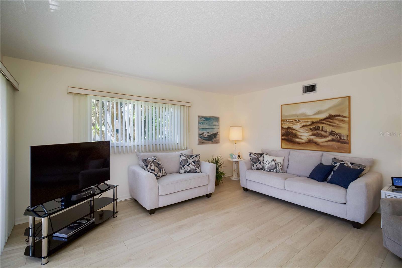 IMPERIAL PLACE - Residential