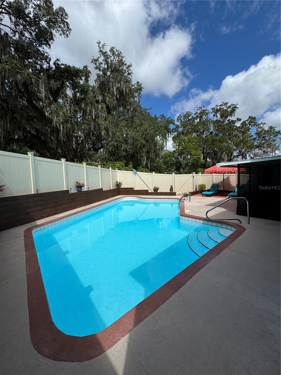 SILVER SPRINGS SHORES - Residential