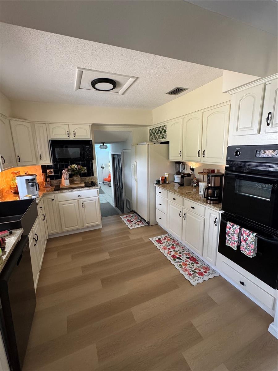 SILVER SPRINGS SHORES - Residential