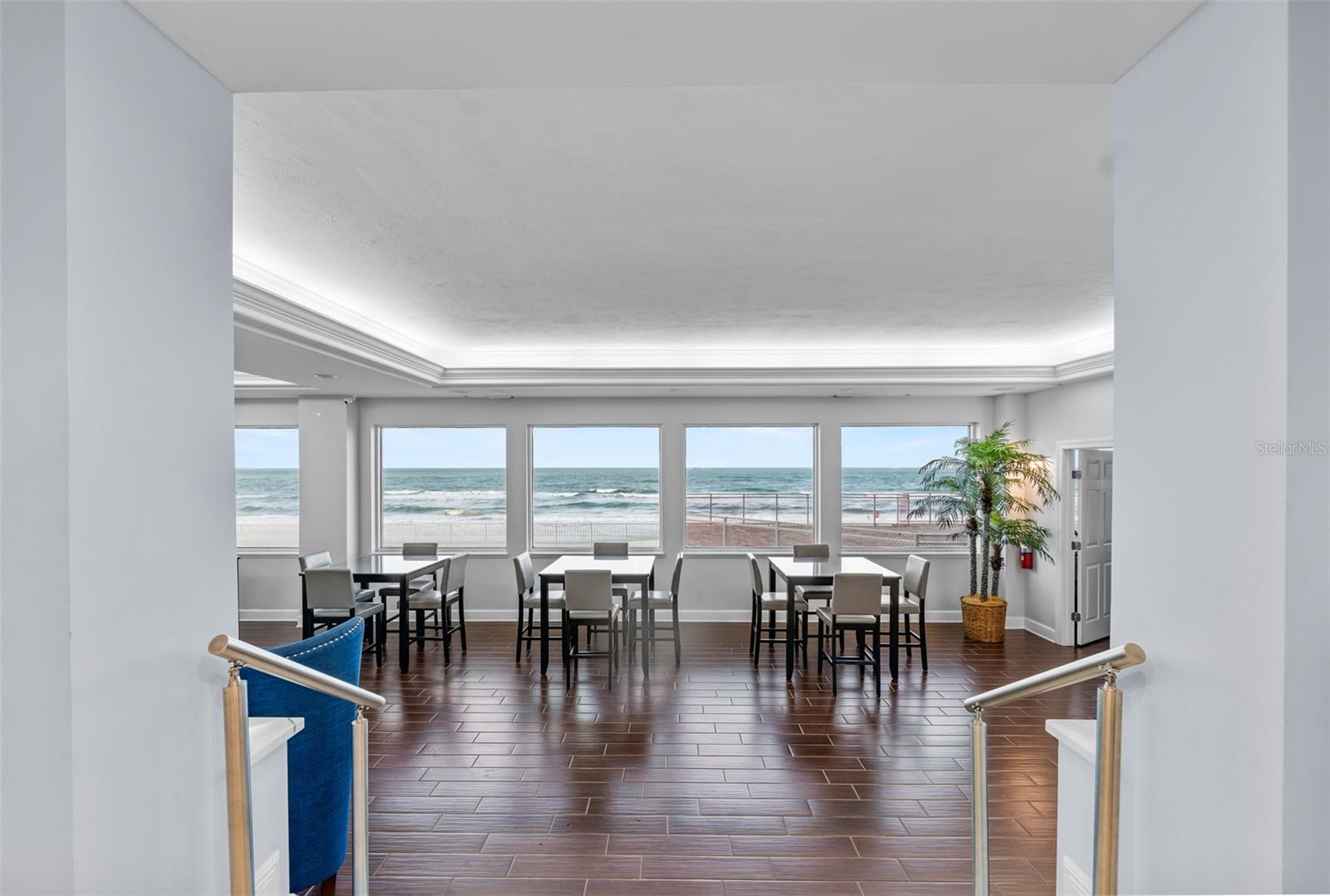 TOWERS 10 CONDO - Residential