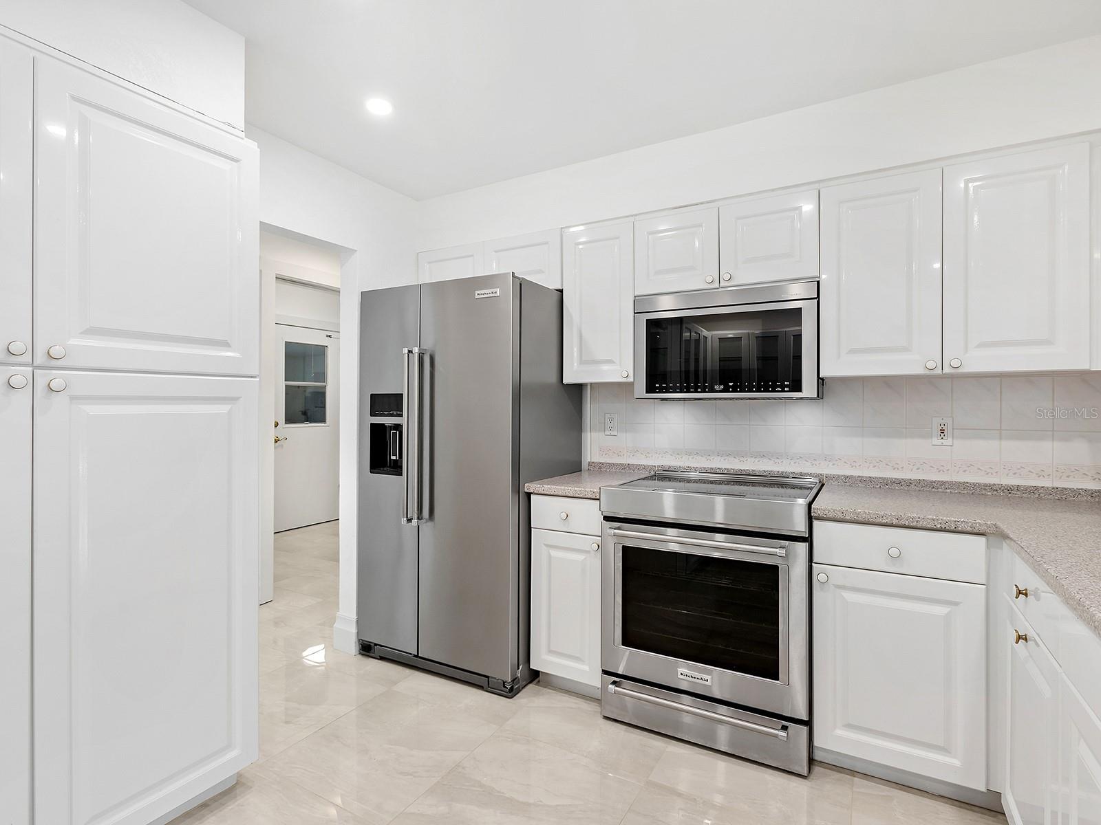 BAYSHORE ESTATES - Residential