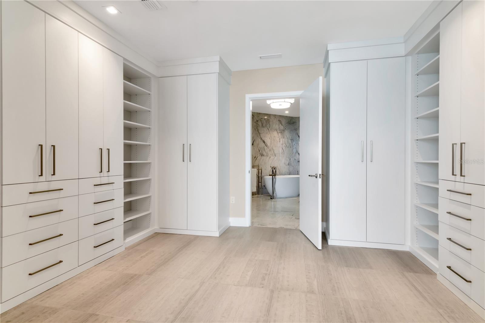3105 BAY OAKS CONDOMINIUM - Residential