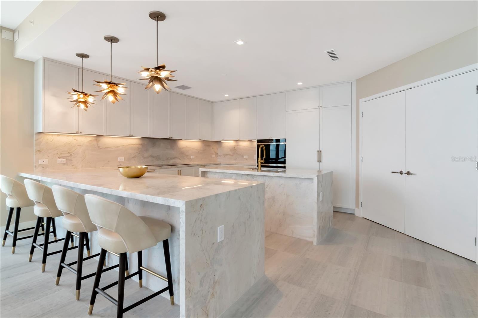 3105 BAY OAKS CONDOMINIUM - Residential