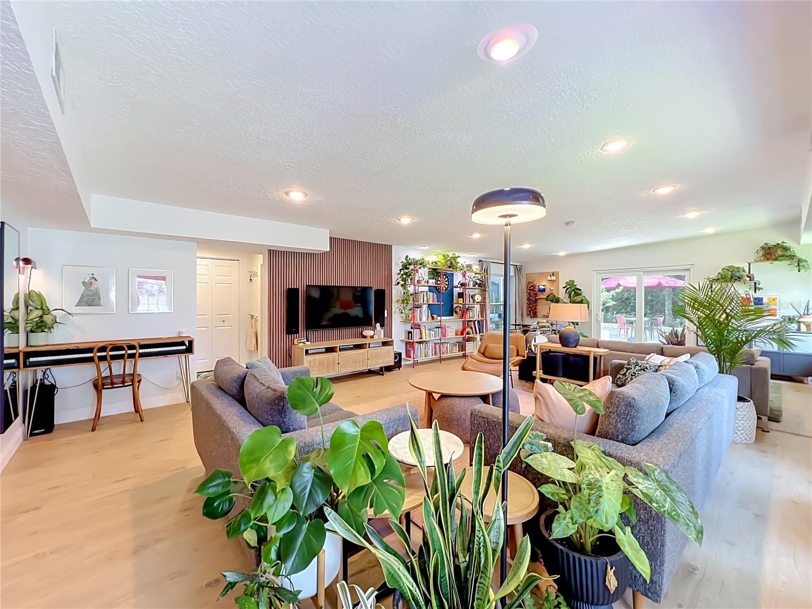 SHORES LAKE KILLARNEY - Residential