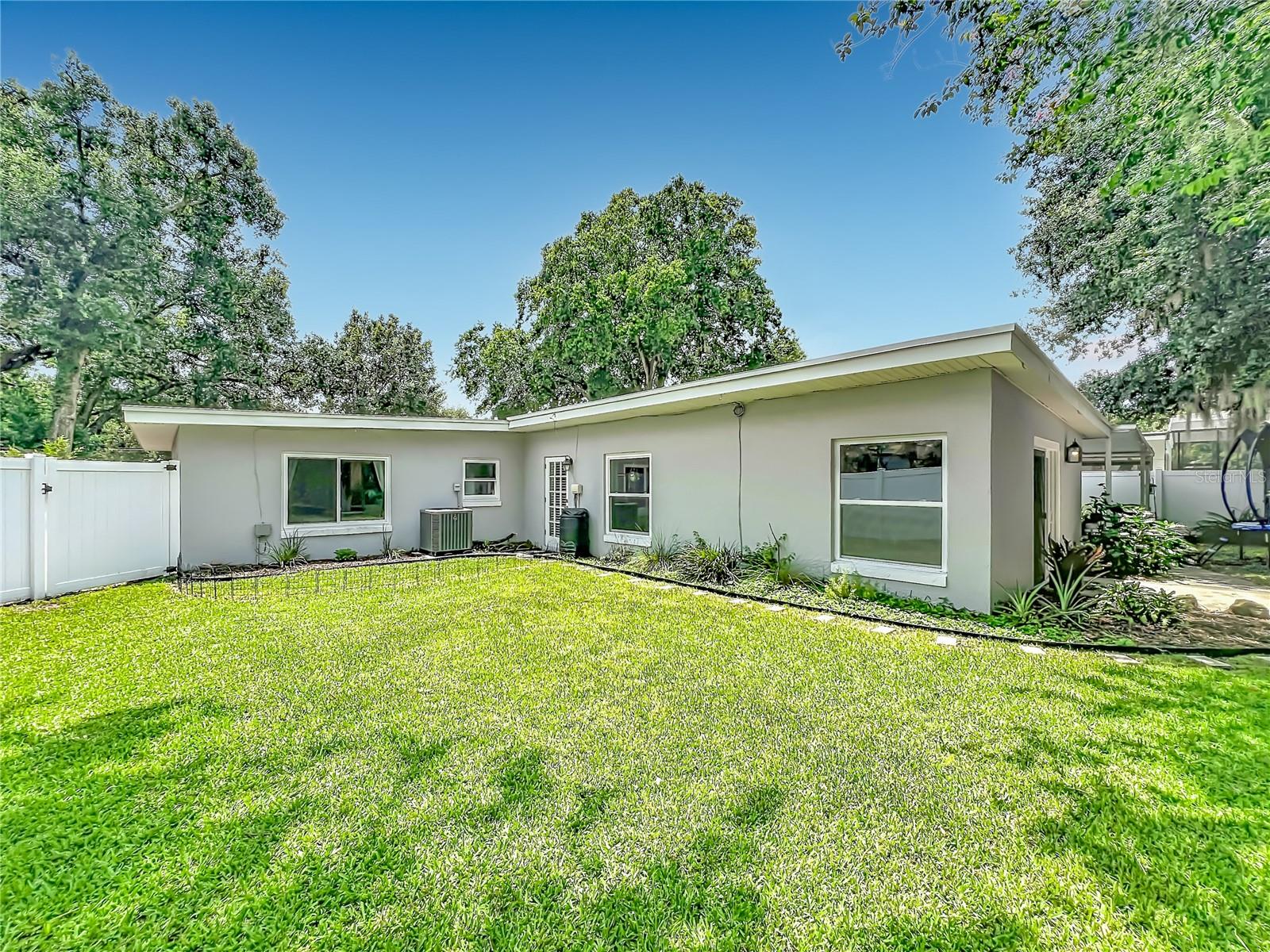 SHORES LAKE KILLARNEY - Residential