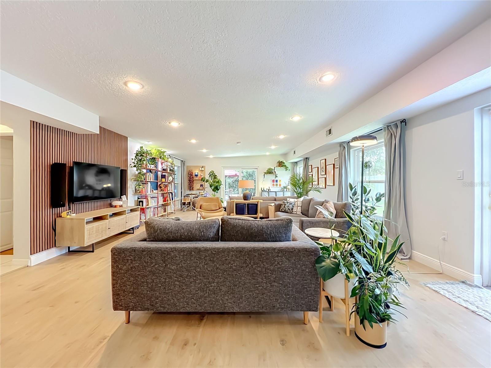 SHORES LAKE KILLARNEY - Residential