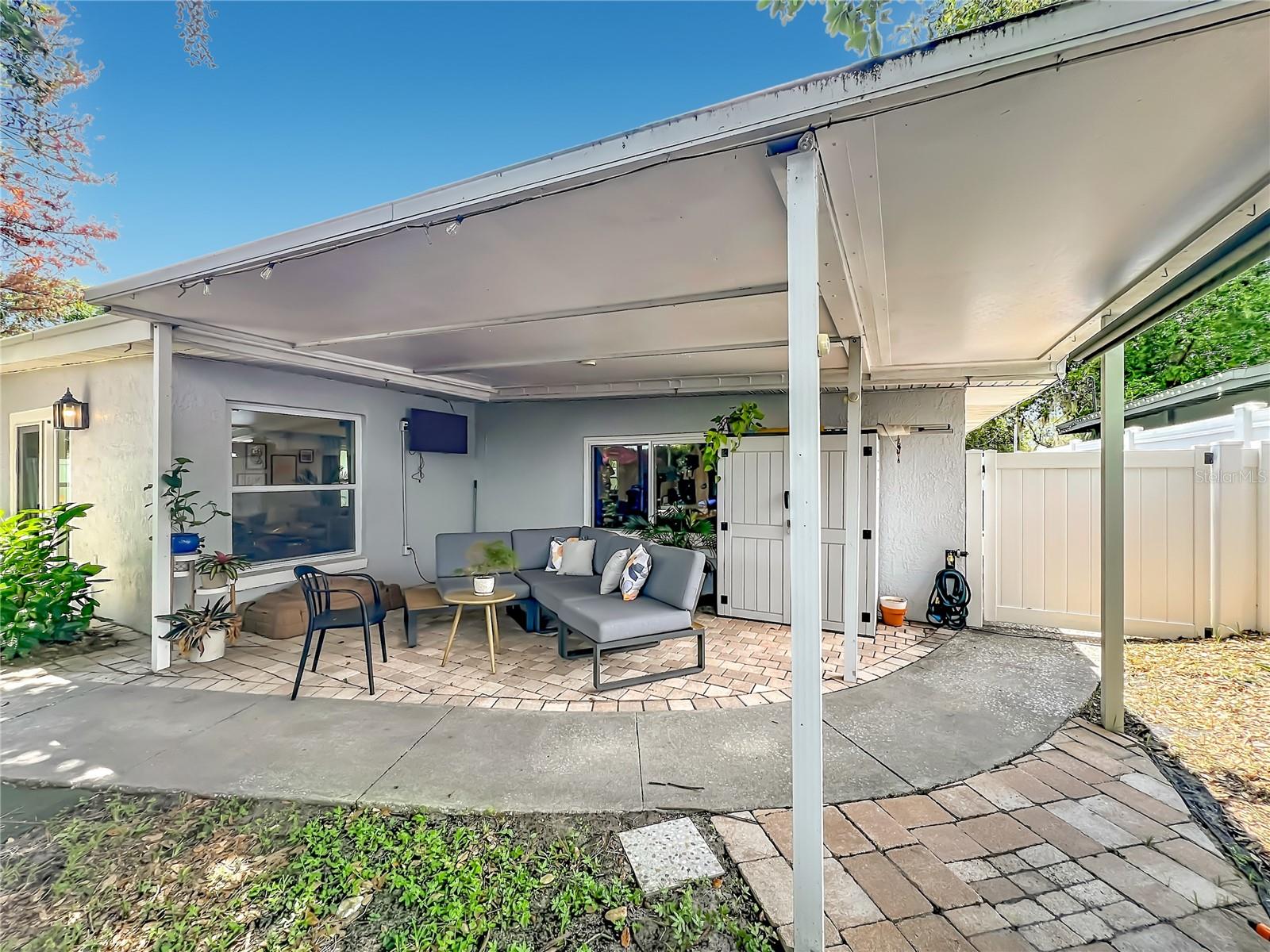 SHORES LAKE KILLARNEY - Residential