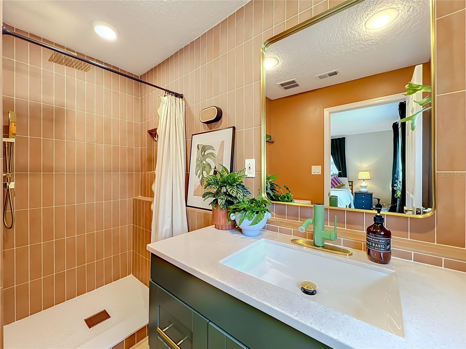 SHORES LAKE KILLARNEY - Residential