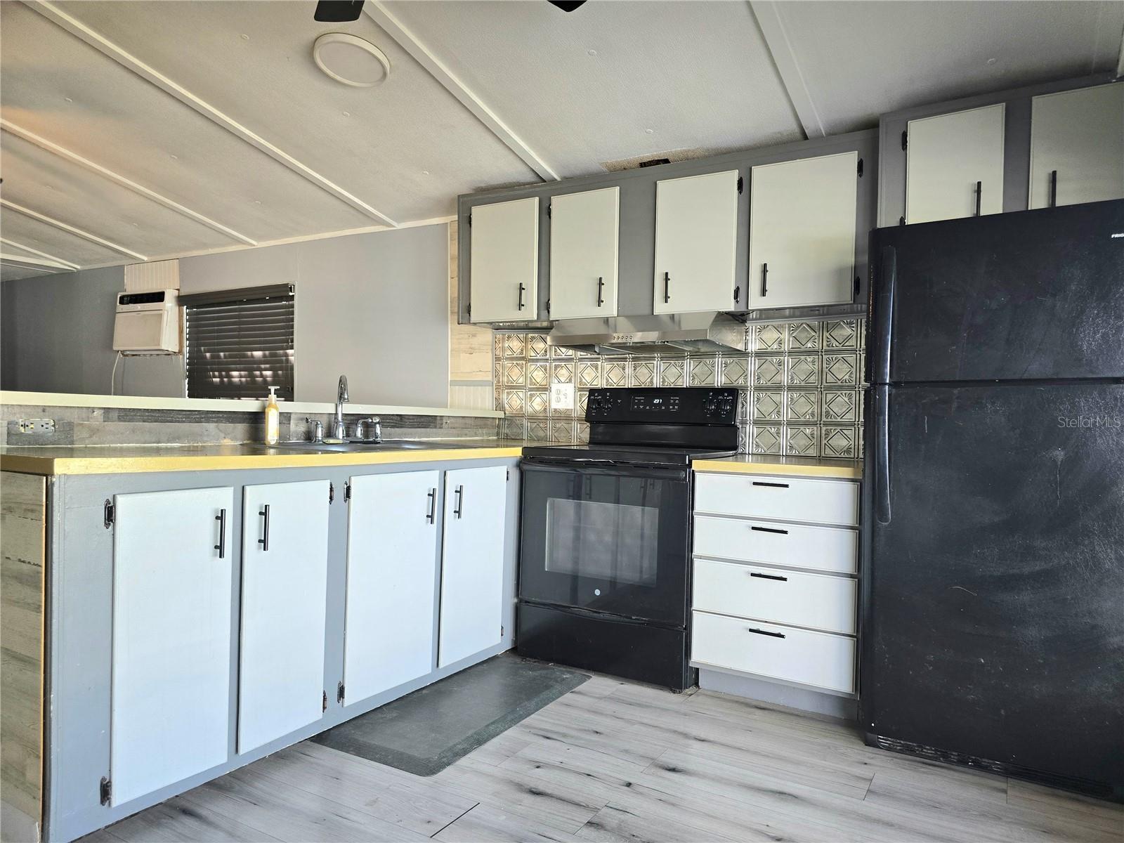 LAKE MARIANA ACRES - Residential