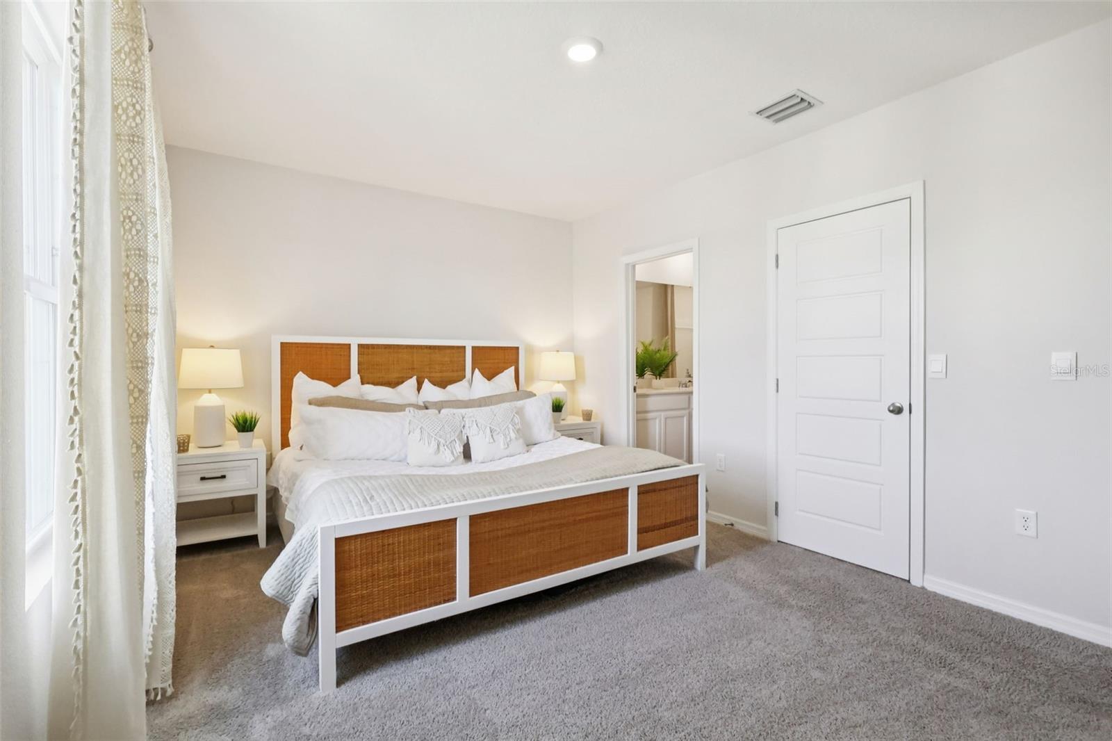 HARMONY ON LAKE ELOISE - Residential