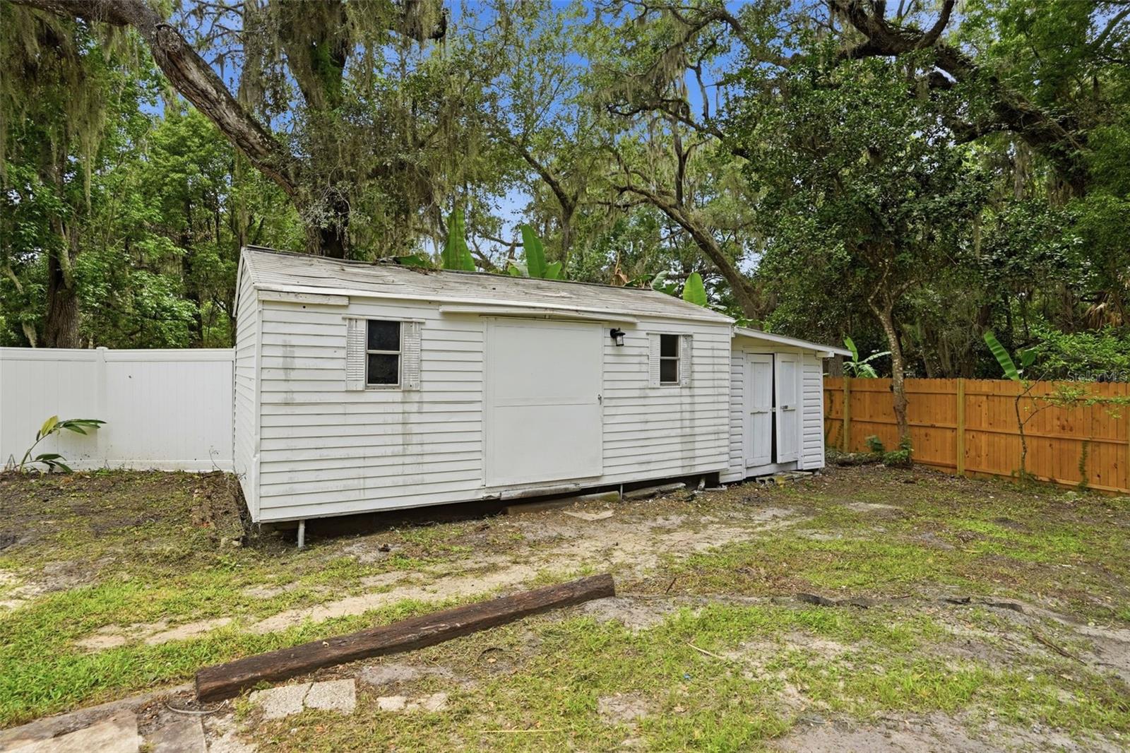 LAKE LINDSEY CITY - Residential