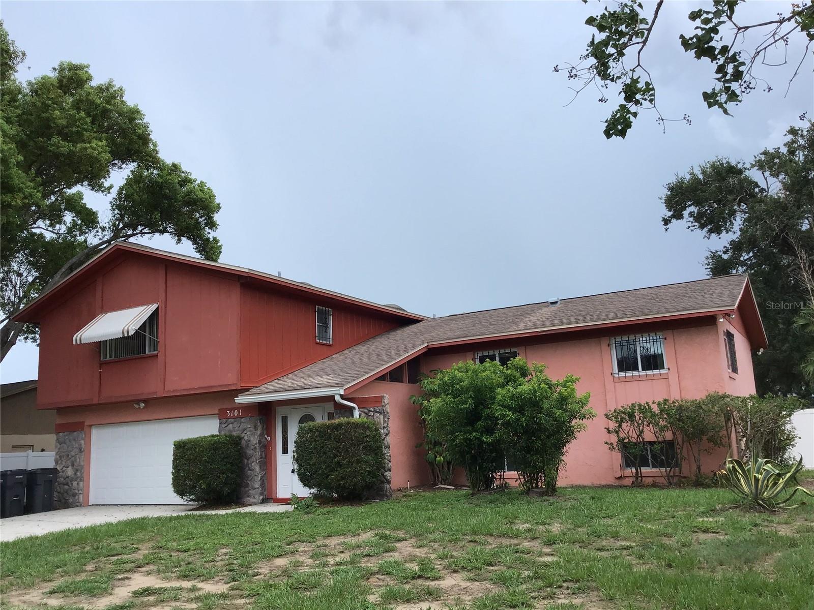 Corner Lot, 1/4 Acre, NO HOA, 4/2.5, 2400sf Living Area, Screened Pool, PVC Privacy Fence, Tri- Level, Formal Living and Dinning, Family Room, Large Kitchen with Eat In Nook. Great Neighborhood.