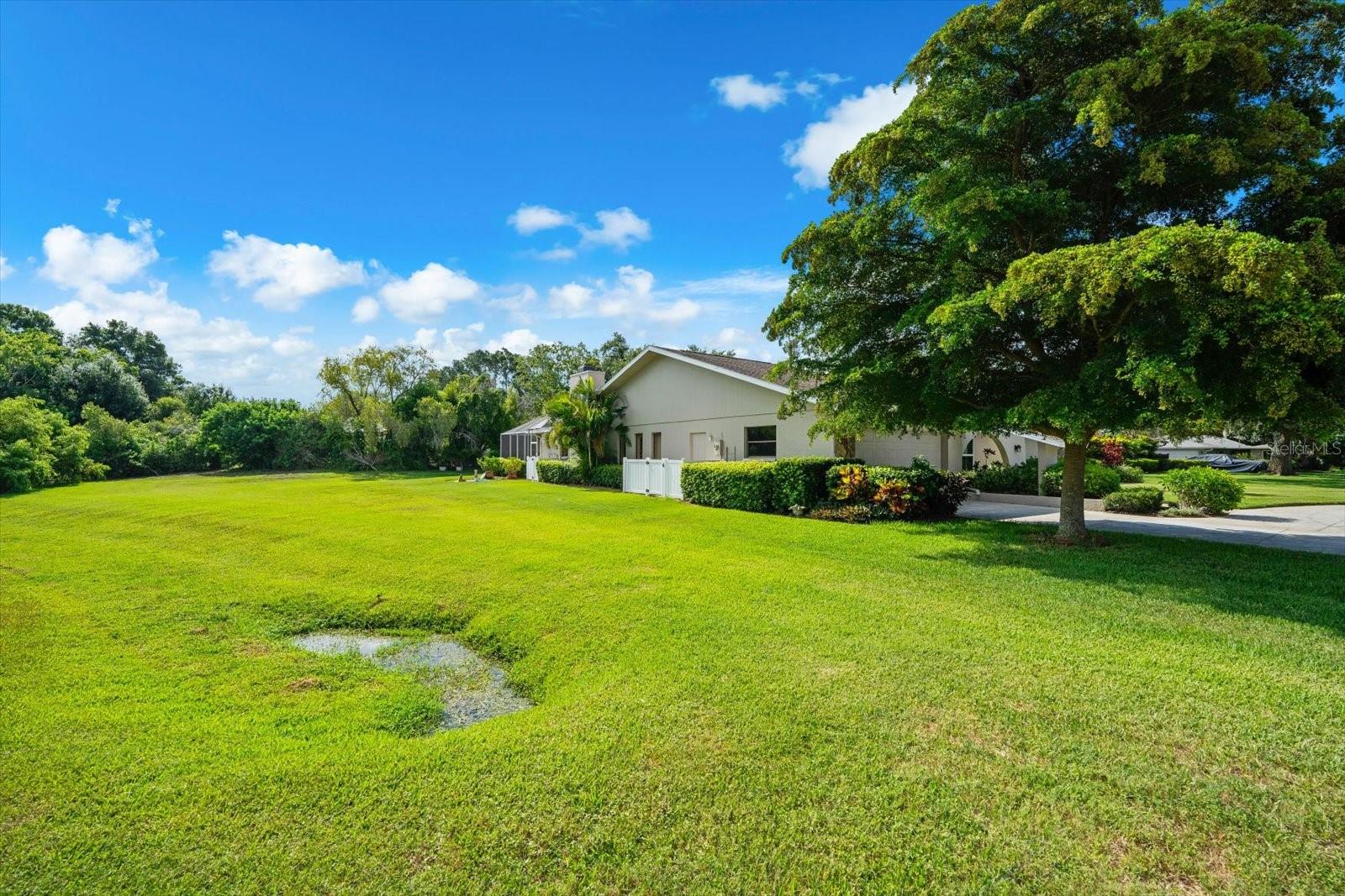 COUNTRY PLACE - Residential