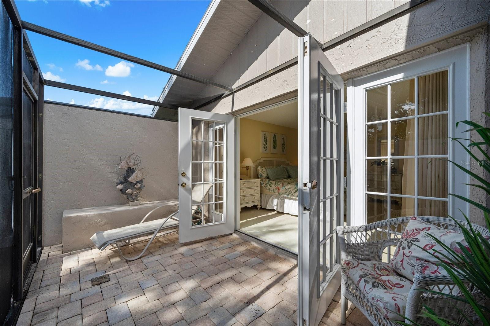 COUNTRY PLACE - Residential