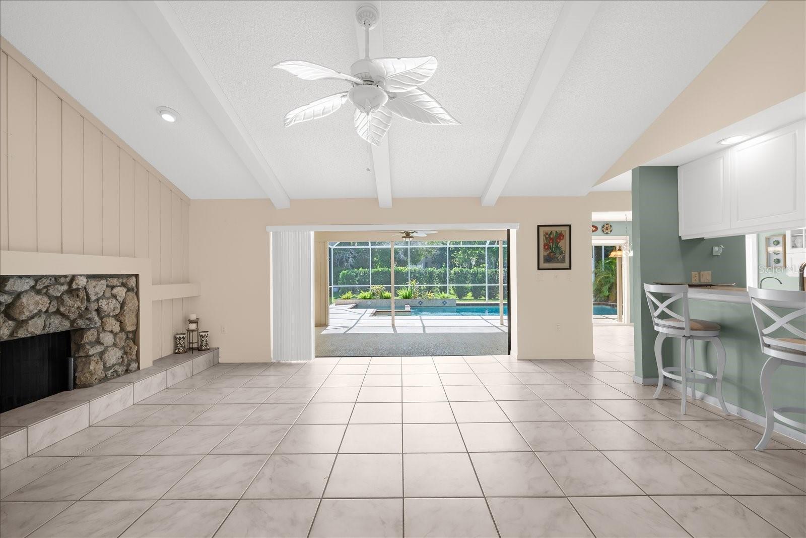 COUNTRY PLACE - Residential
