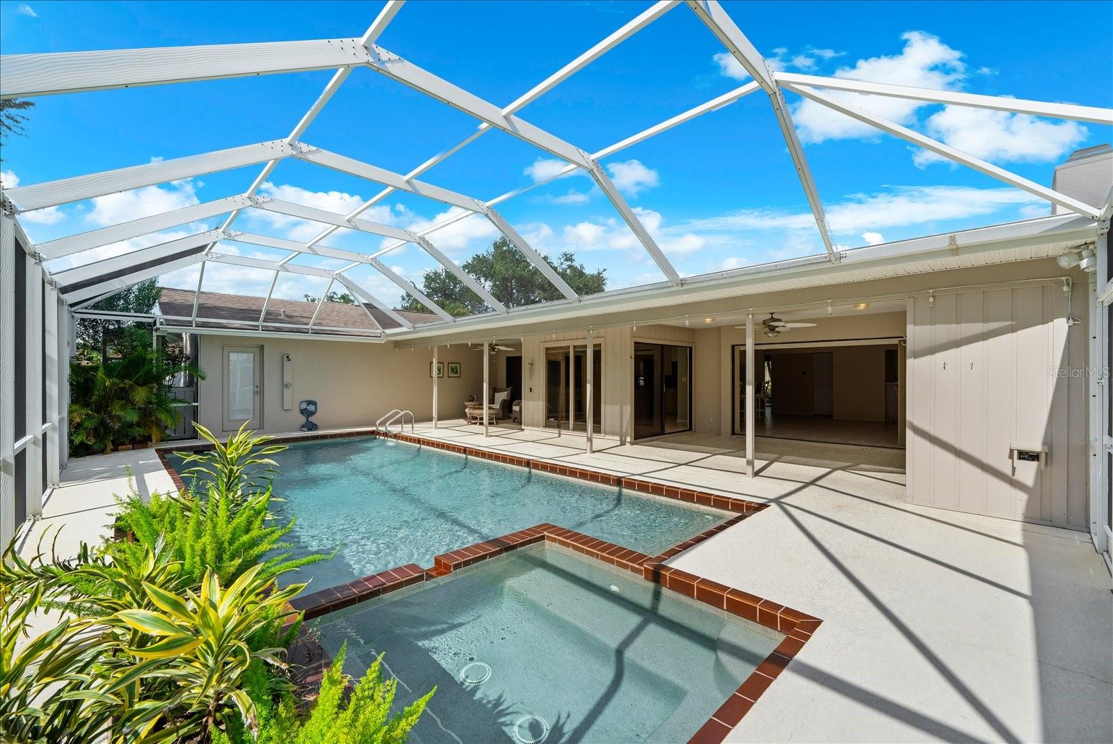 COUNTRY PLACE - Residential