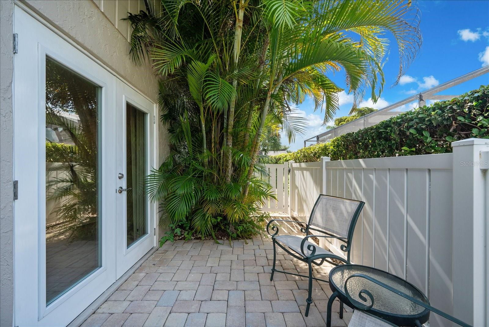 COUNTRY PLACE - Residential