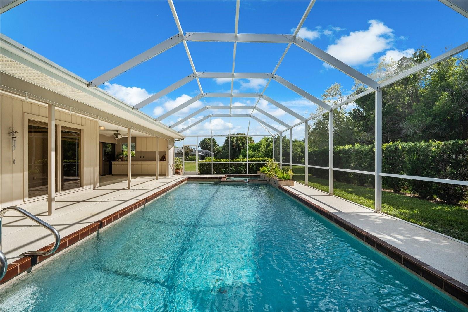 COUNTRY PLACE - Residential